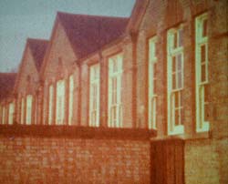 Building and air raid shelter